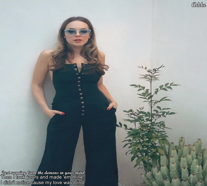 》*iese din incinta căminului și se plimbă prin campus. Îi vede pe Grant și Brandon și merge+ - SO1xE04 Cause u are my heaven