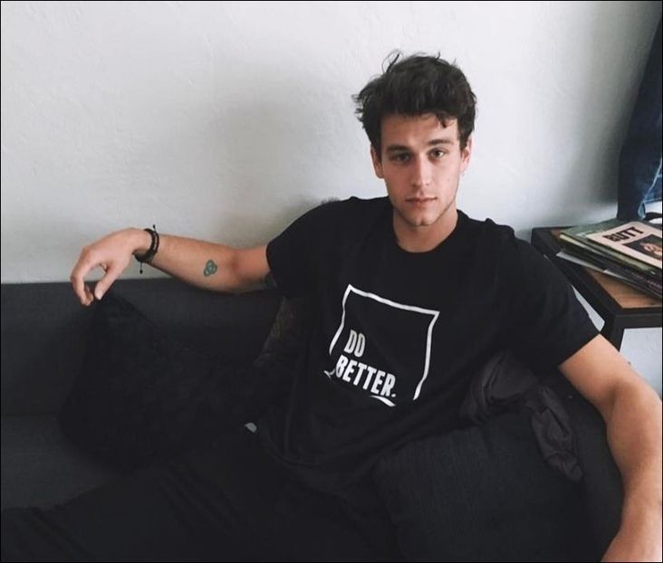 ⤑ᵖᶤᶰᵏĿЄ♏ØИÂÐЄ ┊ok..suna destul de corect.mie unul imi(click - SO1xE05 Dressing up the truth