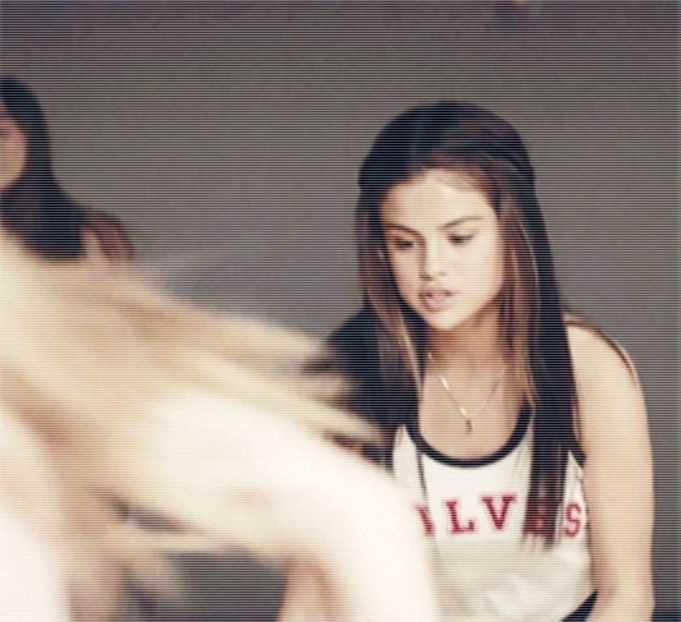 -  Ma uit la el si ridic o spranceana. "Brandon, sunt eu inocenta, dar nu si proasta... tu - SO1xE05 Dressing up the truth