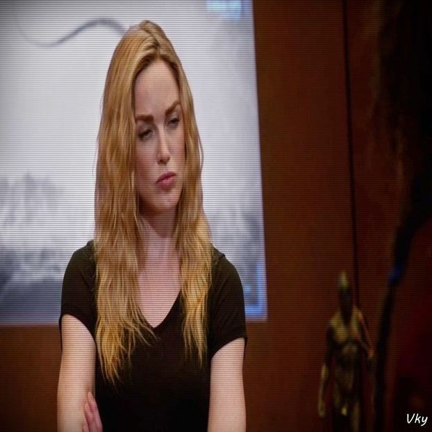 ▬ Sta cu spatele la el si nu il baga in seama.=)))))) - SO1xE05 Dressing up the truth