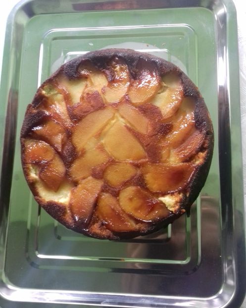Tort cu mere caramelizate, lămâie și vanilie - Retete 1