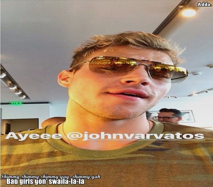 》*se întoarce și o vede cum venea spre cămin, dar îl vede pe Zac prin campus că fuma + - SO1xE05 Dressing up the truth