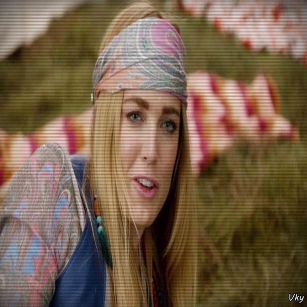 ▬ ❝Sper ca nu la ceva deocheate, sunt fata cuminte.❞ Se tranteste langa el.=))))) - SO1xE05 Dressing up the truth