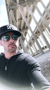 ▬ ❝Sigur. Sau pot sa te ajut cu el, daca e greu.❞=))))))) - SO1xE05 Dressing up the truth