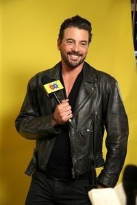 ▬ ❝Cu treaba legat de universitate, dar se pare ca va trebui sa stau mai mult decat a-si fi crezut. - SO1xE05 Dressing up the truth