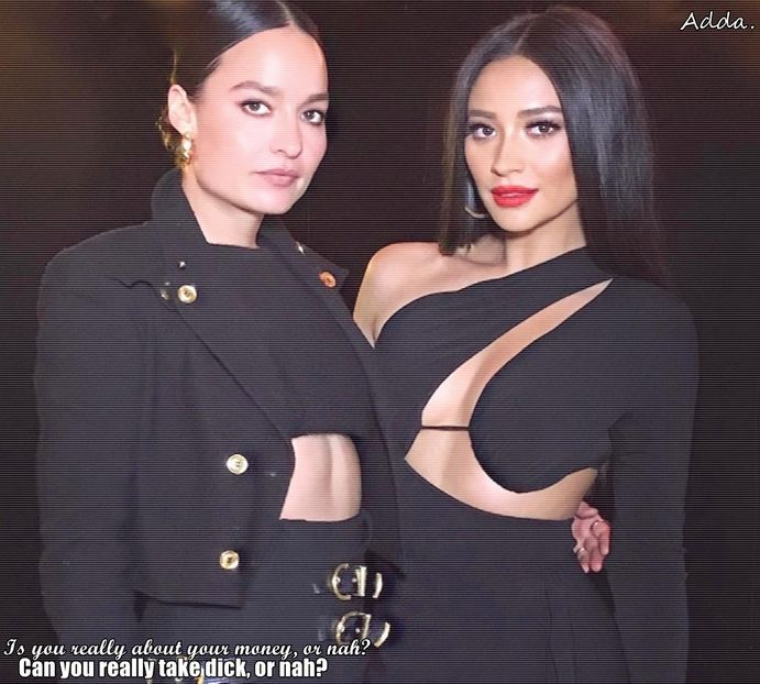 》*zâmbește scurt* Scuze, era o prietenă, îmi urmărește iubitul și de ieri am aflat că mă + - SO1xE05 Dressing up the truth