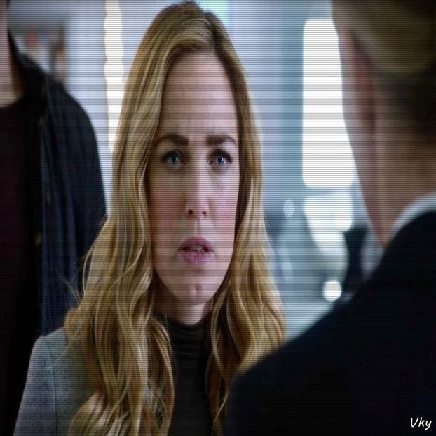 ▬ ❝Dar e cadoul meu, asta inseamna ca trebuie sa ma bucur de el.❞=))))) - SO1xE05 Dressing up the truth