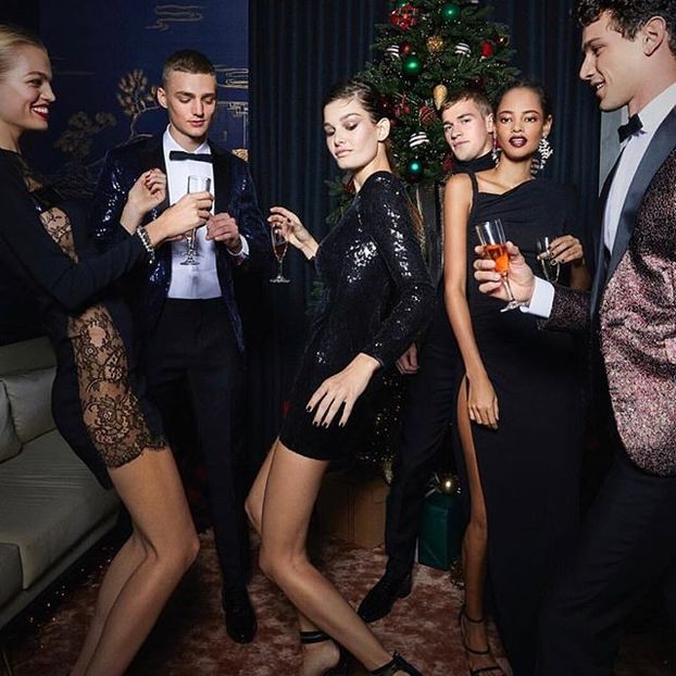 PETRECERI DE SARBATORI -multa lume chinuita - de sarbatori - CRACIUN FERICIT - FOSTUL SPITAL DE BOLI PSIHICE CRONICE ROCK CLUB BORSA MARAMURES resedinta privata