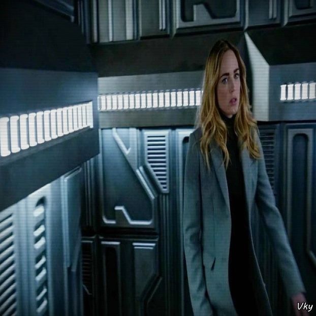 ▬ ❝Asta imi place sa fac.❞ O spune sarcastic si se ridica dupa ce pica televizorului - SO1xE05 Dressing up the truth