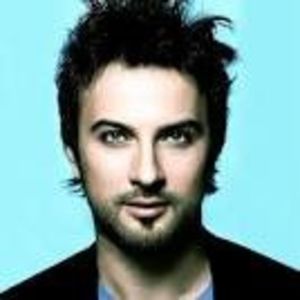 Il ador pe Tarkan.Este un tip superb,cu o voce de aur,si ii ador toate melodiile,care desi sunt - 1-I am a broken angel with broken wings-1