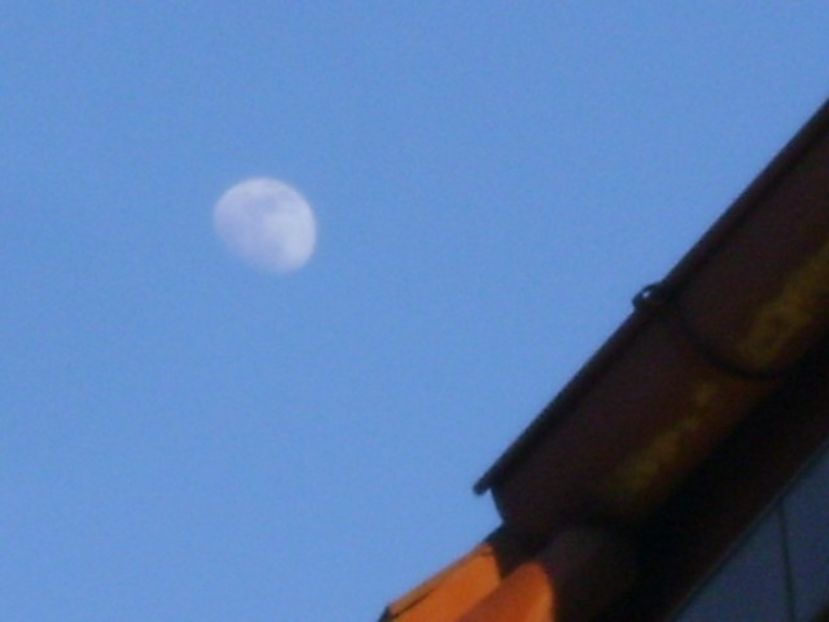 Luna in crestere in Rac - Luna - Soarele si norii - 1