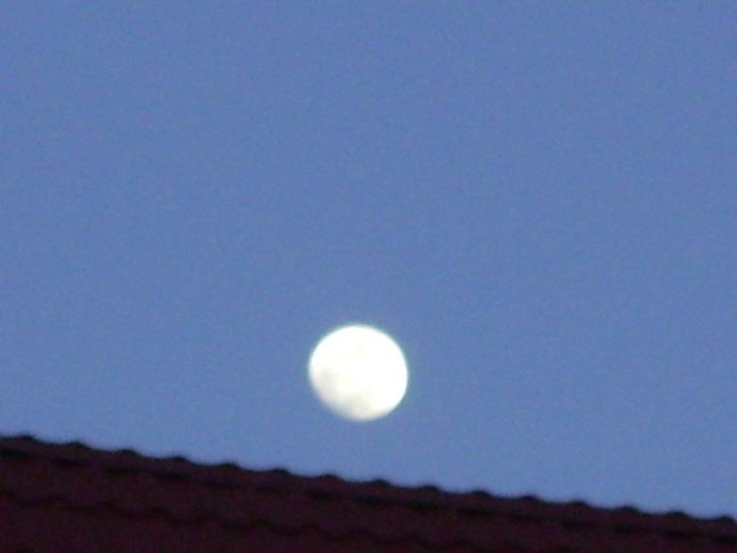 Luna in crestere in Leu - Luna - Soarele si norii - 1