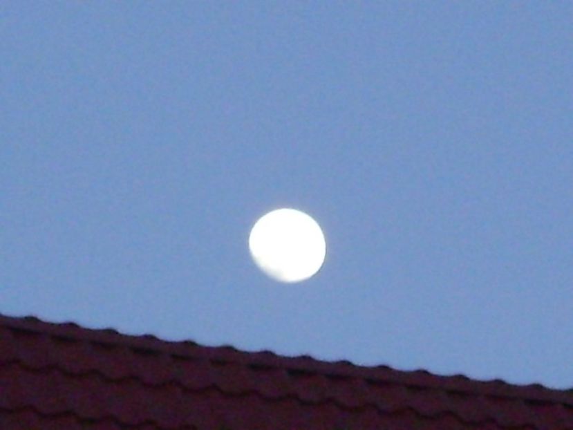Luna in crestere in Leu - Luna - Soarele si norii - 1