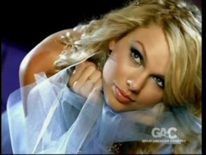 Our-Song-taylor-swift-5365116-380-285 - Videoclipuri
