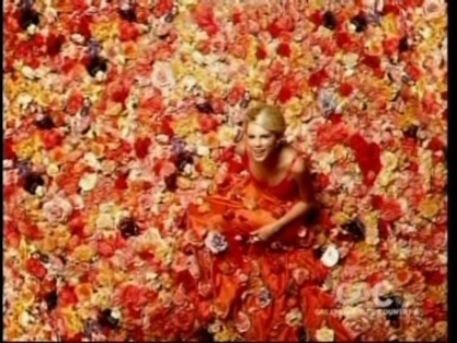 Our-Song-taylor-swift-5365130-380-285 - Videoclipuri