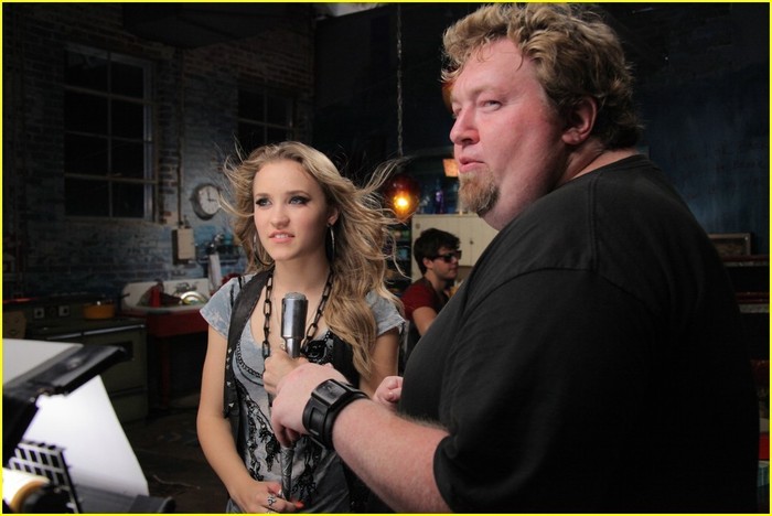 All-The-Way-Up-Video-Shoot-emily-osment-7804635-1030-689 - Videoclipuri