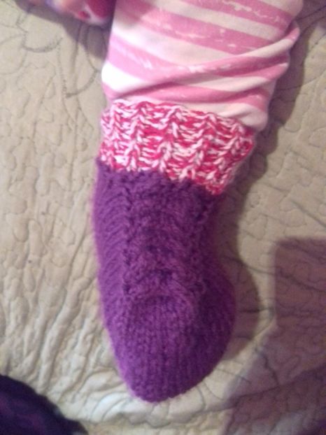 Botosei cu torsade si elastic englezesc pentru bebelusi - Tricotaj - Lucrarile mele