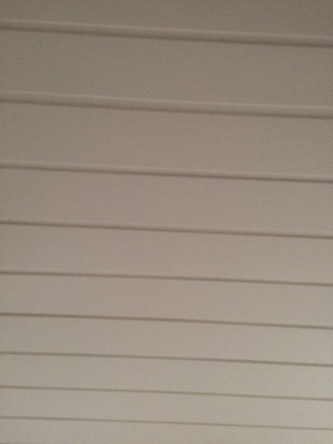 Tavanul vopsit alb - Holul