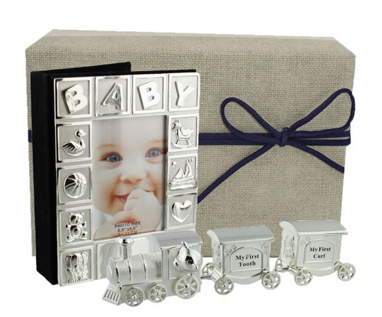 album-set-mot-dintisor-tren-argintat-cadou-baietel - Cadouri de botez pentru bebelusi
