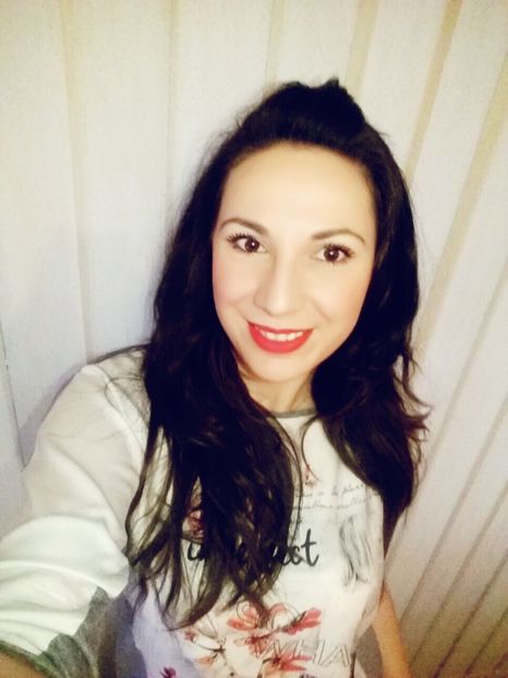 ACE3A363-5DAB-47B8-AAF6-3D35EFF8A60F - Cristina