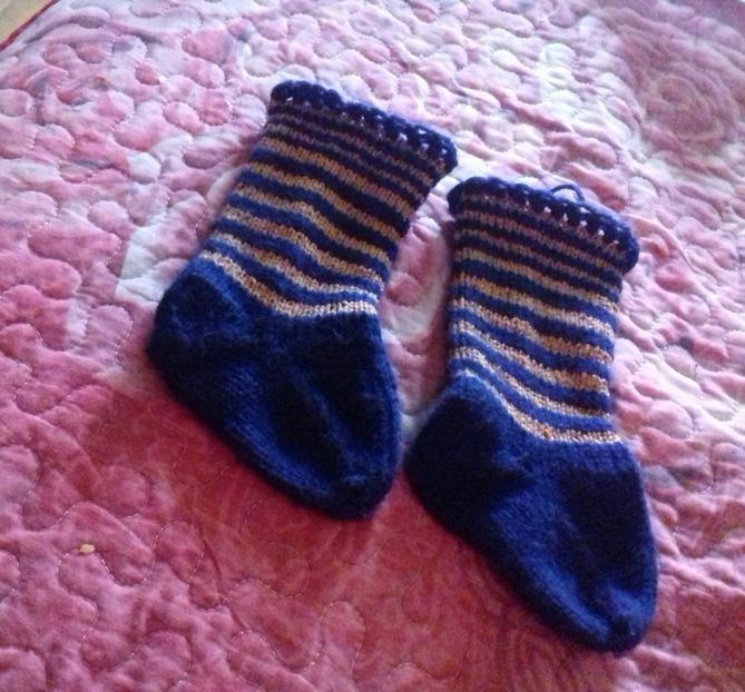 Ciorapi bebeluși  (pentru 8 luni) - Tricotaj - Lucrarile mele
