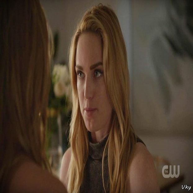 ▬ ❝Atunci stai cu matele tale.❞ Pleaca de langa el si merge langa scari. =)))) - SO1xE06 To the moon and back