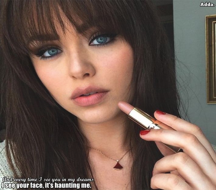 》*râde în hohote când acesta o trage pe ringul de dans* Știi că nu știu să dansez pe + - SO1xE06 To the moon and back