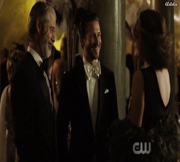 》Atunci dă-mi ceva de fumat, doar așa-mi revin na-ibii, am crezut că cu ecstasy o să + - SO1xE06 To the moon and back