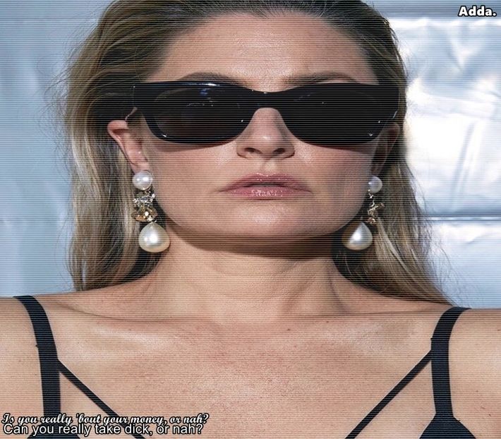 》*îi pune brusc mâinile la urechi lui Matt să n-o audă pe Ruby și  se pierde cu el prin + - SO1xE06 To the moon and back