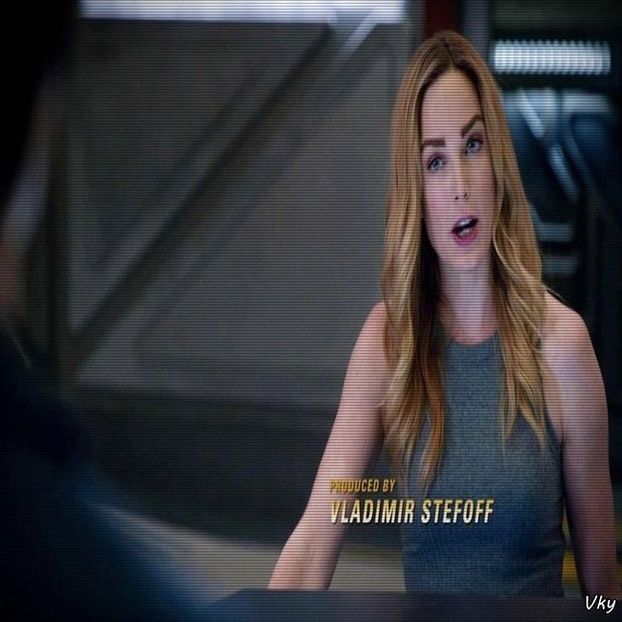 ▬ ❝Stiu, si mereu e loc de mai bine.❞ O aude pe.Liz si incepe sa rada.=)))))) - SO1xE06 To the moon and back