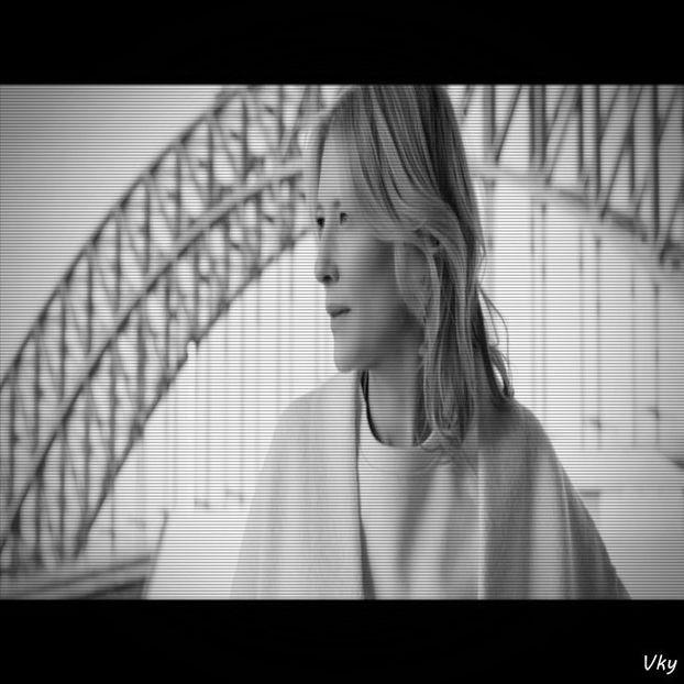 ▬ ❝Nu o mai spune odata, e greu pana te aude unul.❞ Rade si bea din sticla, dupa care - SO1xE06 To the moon and back