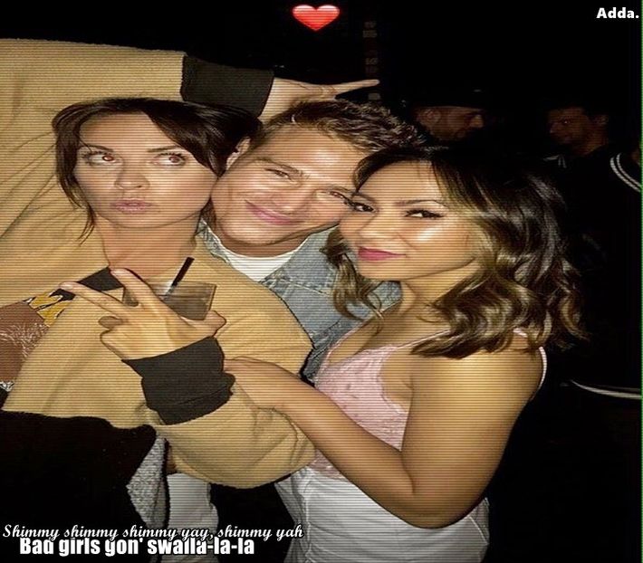 》De ce? Am fost chiar cuminți...*își face cu mâna un cerc deasupra capului gen aură + - SO1xE06 To the moon and back