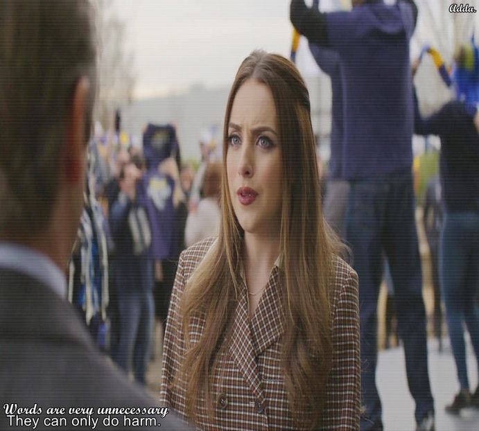 》*o mângâie prin păr* Adică să nu mai fii nici prietenă cu ea, sau cum, că nu înțeleg? + - SO1xE07 I said I catch u if u fall