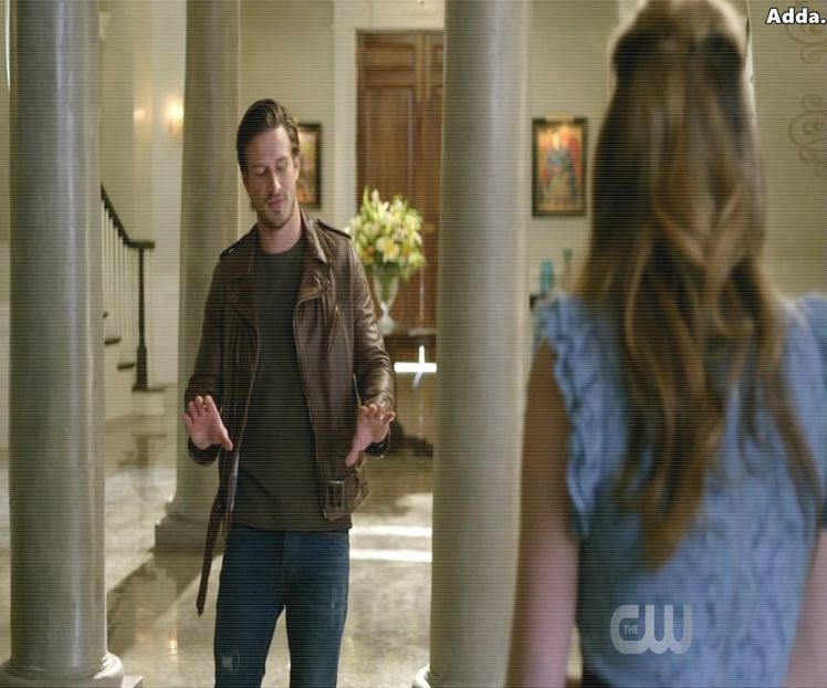 》*prinde bricheta și-și aprinde și el jo#intul. Pufnește în râs și dă din cap negativ* Nu știu + - SO1xE07 I said I catch u if u fall