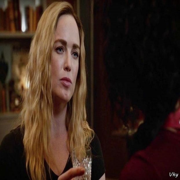 ▬ ❝Asta nu e glumita, decat daca e vorba de Decan.❞ Se uita serioasa la el.=)))))) - SO1xE07 I said I catch u if u fall