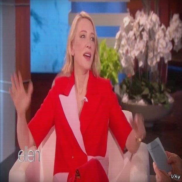 ▬ Face ochii mari cand o vede si se duce langa ea. ❝Omg, esti bine?❞ - SO1xE07 I said I catch u if u fall