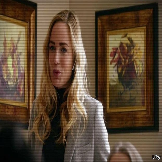 ▬ ❝Stiam ca nu o sa ii lasi sa ma atinga, d-asta am dansat cu el.❞ Ii face cu ochiul si rade =)))) - SO1xE07 I said I catch u if u fall