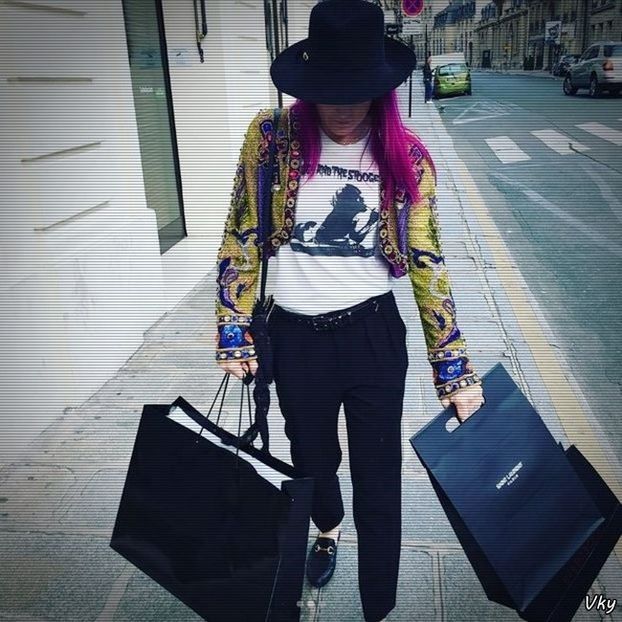 ▬ Inca la el in brate, il saruta brusc lung si apasat.=)))) - SO1xE07 I said I catch u if u fall