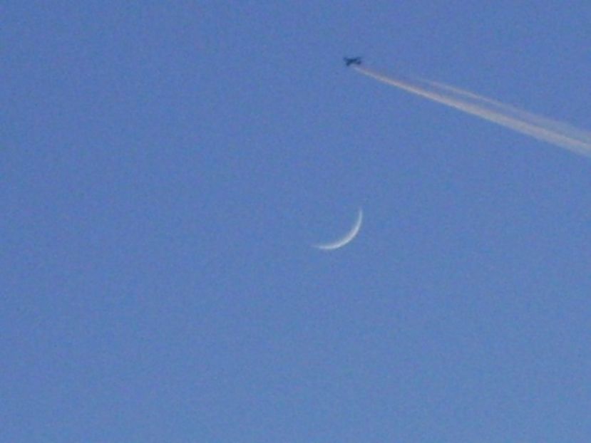 Luna noua in Berbec - Luna - Soarele si norii - 1