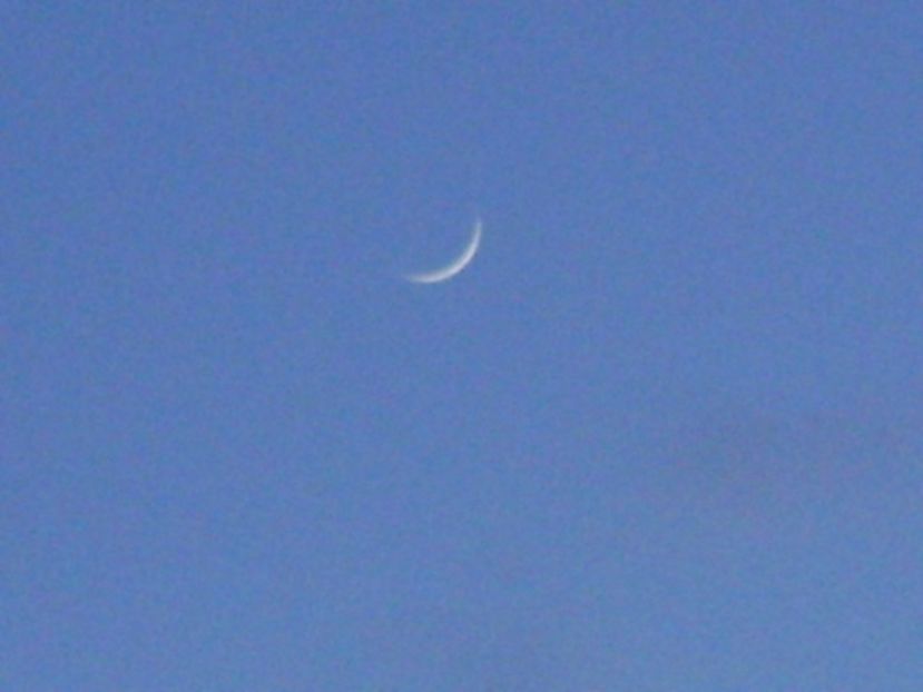 Luna noua in Berbec - Luna - Soarele si norii - 1