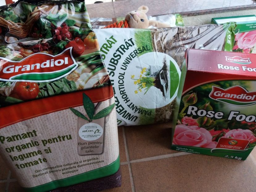 Pământ,ingrasamant.. tot din Lidl - b Comenzi plante copaci 2018 2019