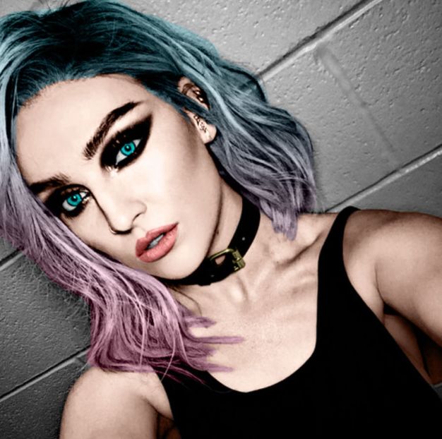  - 001a Perrie