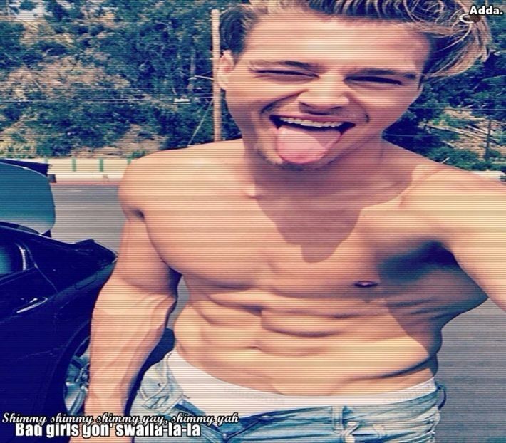 》De ce strici tu tot daca eu vreau miere?? =))))))))) *scoate mâna de acolo si isi sge+ - SO1xE07 I said I catch u if u fall