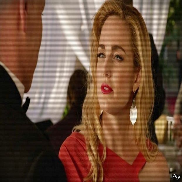 ▬ Din instinct isi duce mainile pe perete si il musca de deget, dar tot se aude cand g;me de placere - SO1xE07 I said I catch u if u fall