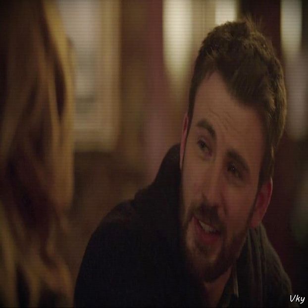 ▬ ❝Nici sa nu te aud.❞ Inchide telefonul si il baga in buzunar.=)))))) - SO1xE07 I said I catch u if u fall