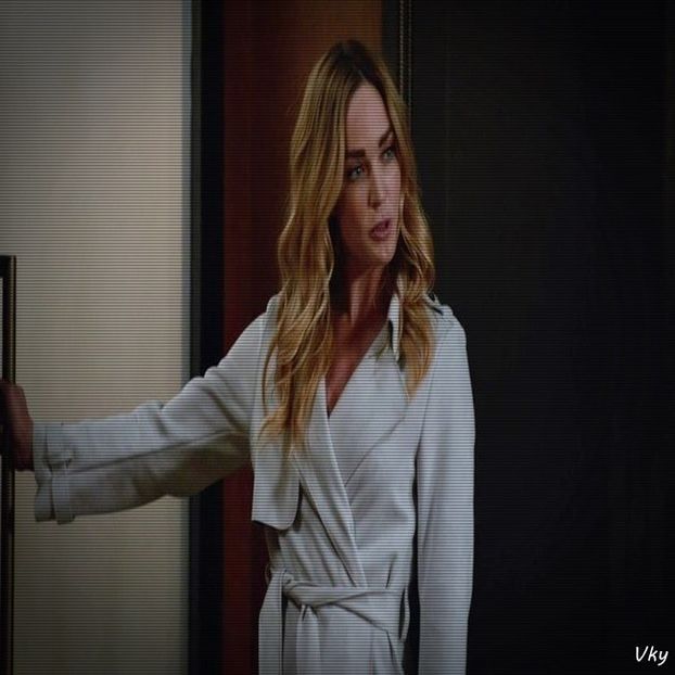 ▬ ❝Scrie undeva Matt si eu nu stiu?❞ Il trage pe unul langa ea si il foloseste pe post de stalp ca - SO1xE07 I said I catch u if u fall