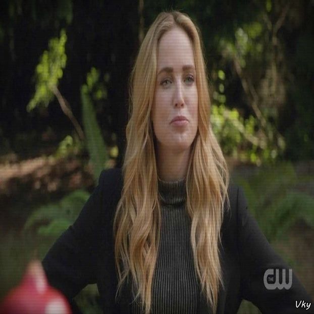 ▬ Se uita dupa Matt, dar continua sa danseze pe langa ala.=))))))))) - SO1xE07 I said I catch u if u fall