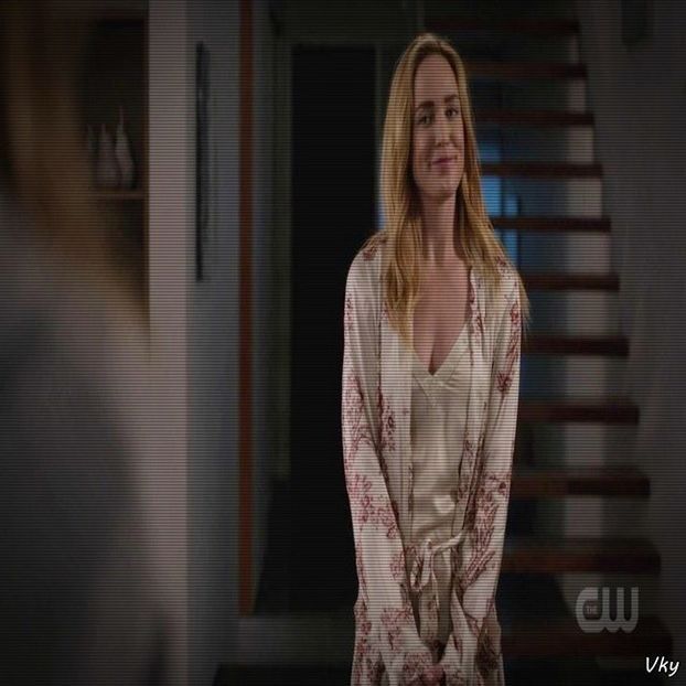 ▬ De fericire o ia in brate, apoi danseaza amandoua s;;xy si in lenjerie.=))))))))))) - SO1xE07 I said I catch u if u fall