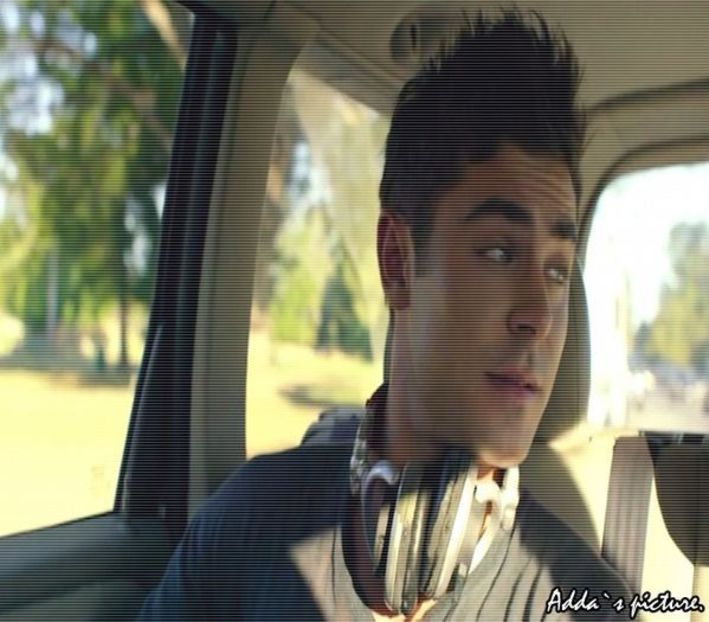 》Da? *ridică o mână* Câte degete am?...Adică, câte vezi tu, că normal că știi câte am...=)) - SO1xE07 I said I catch u if u fall