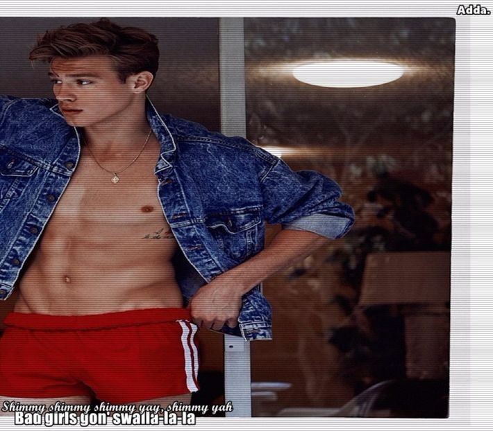 》*prinsese si palma pe live, moare de râs si inchide apoi filmarea. Merge la caity si-l impinge pe + - SO1xE07 I said I catch u if u fall